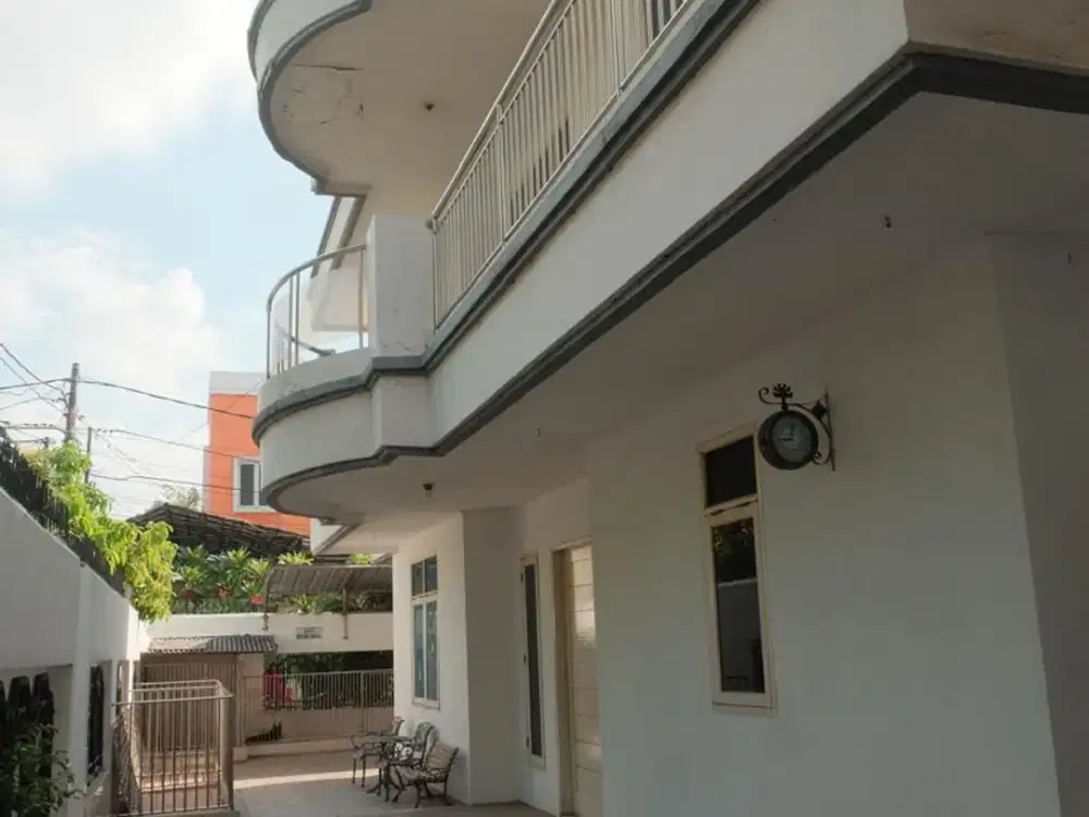 Di jual rumah Mewah  hook  Strategis Komplek Jalan  Utama Harapan Indah Bekasi