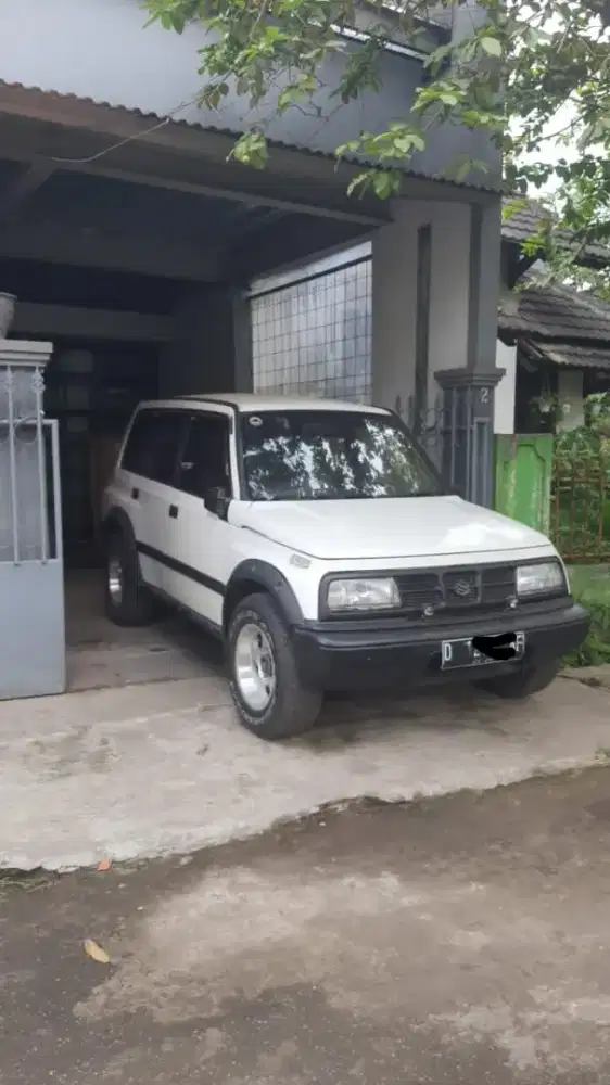 Escudo suv 1994 putih 4x2