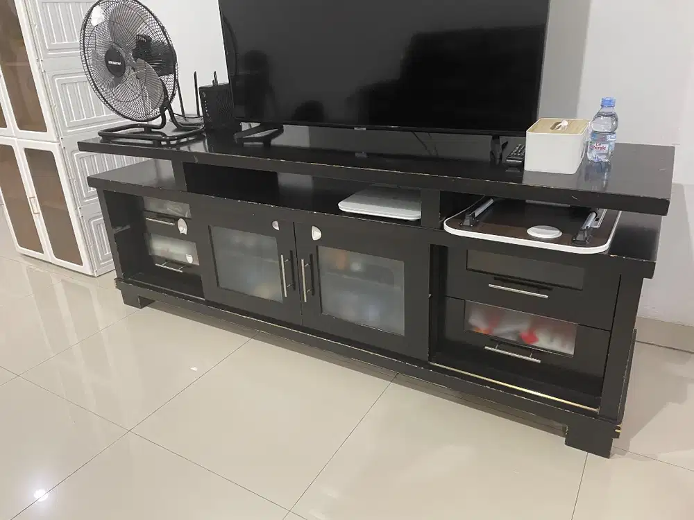 DIJUAL SEGERA ! HARGA MURAH ! MEJA TV Besar