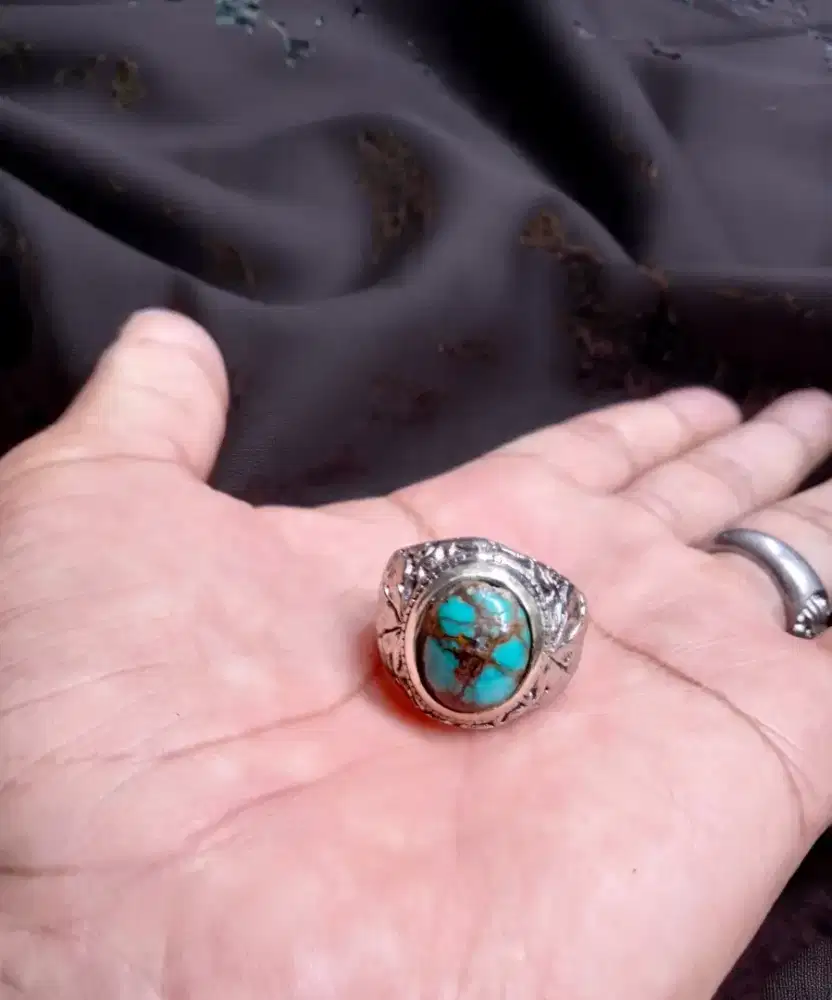 Batu pirus Persia urat emas lawasan