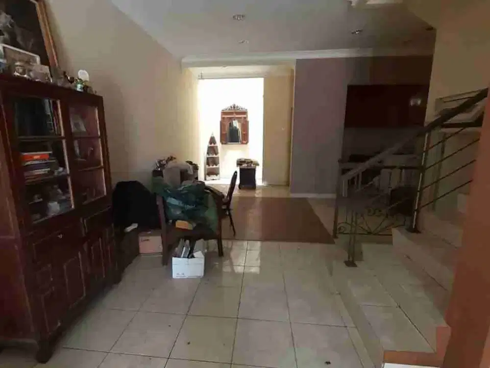 rumah 2 lt dijual siap huni hadap utara semi furnish