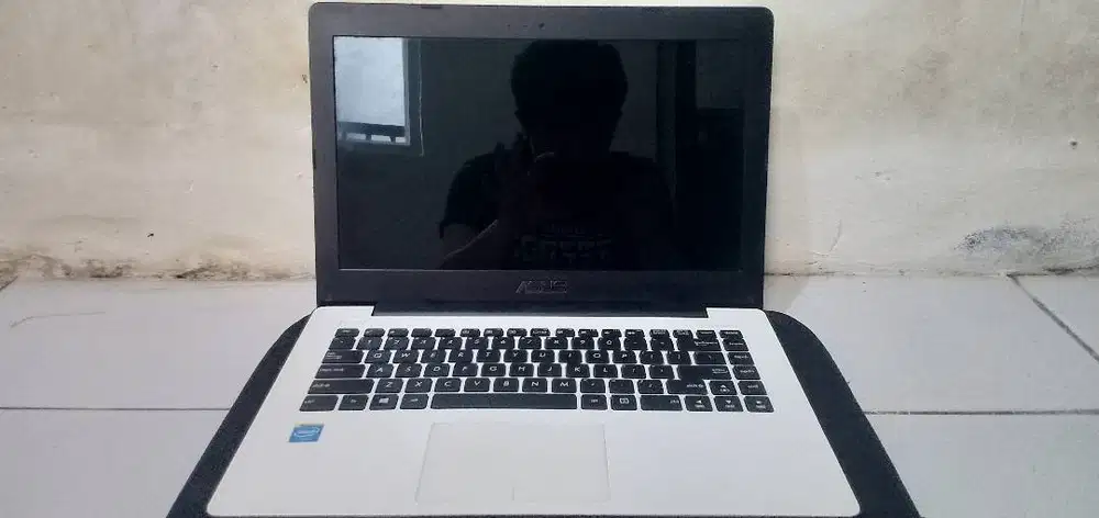 Laptop ASUS X453M, Intel Celeron RAM 8GB HDD 500GB, NORMAL SIAP PAKAI