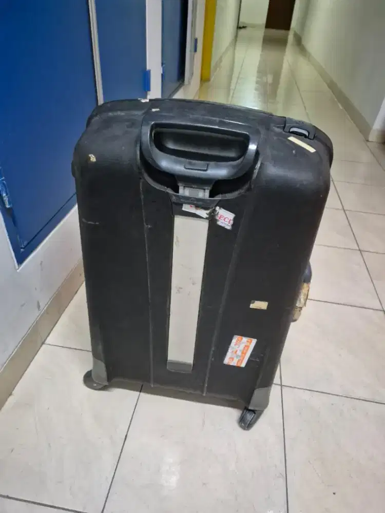 Samsonite luggage 29 inch checkin baggage. Hard case