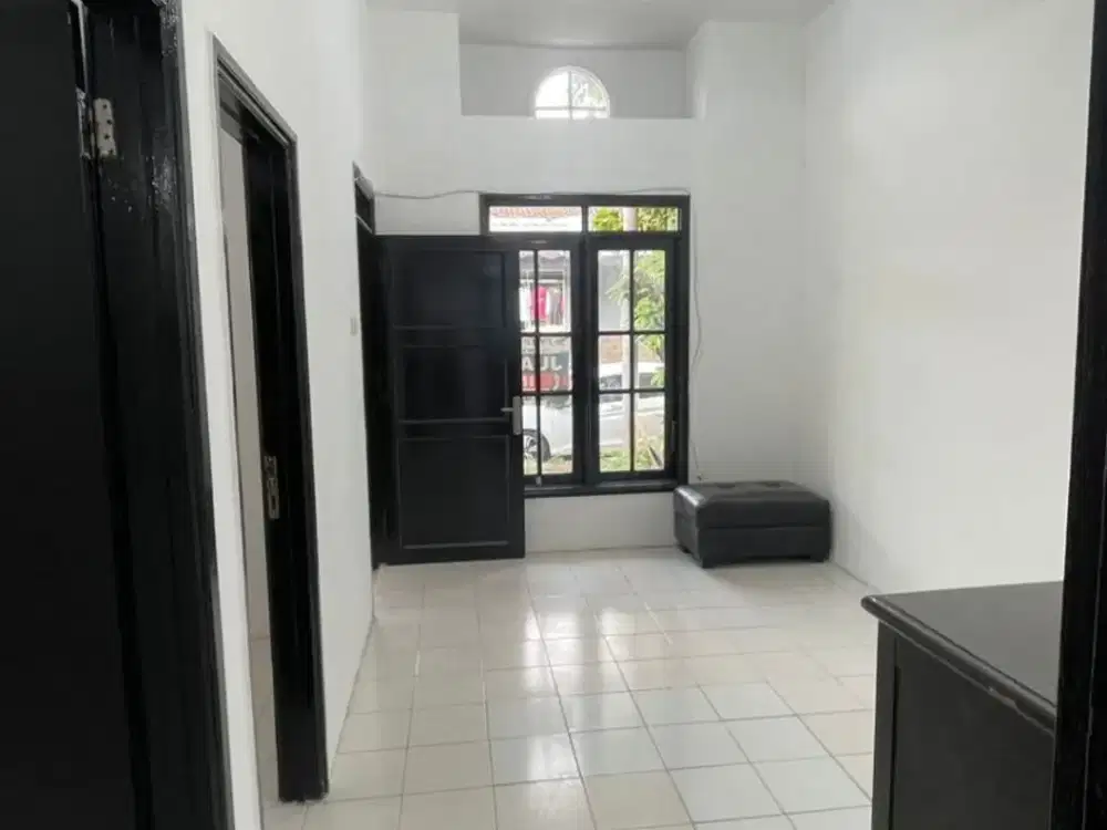 595 Juta! Rumah SHM Sudah Renovasi di Lembah Hijau Lippo Cikarang