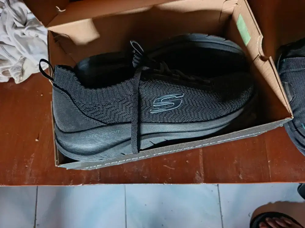 Sepatu Skechers size 46