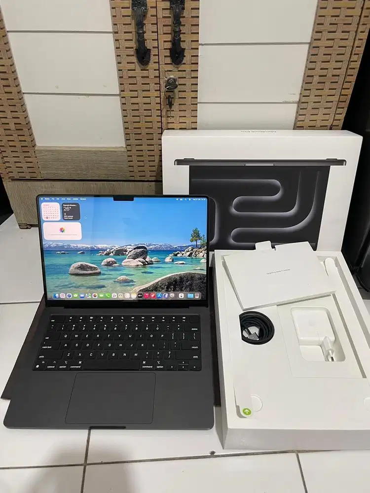MacBook pro 14inch M4 16/512 iBox garansi januari 2027 like new