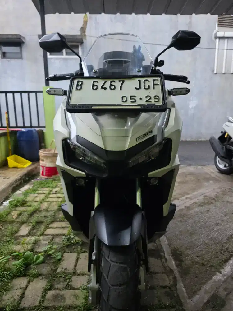 Adv 160 Abs warna putih