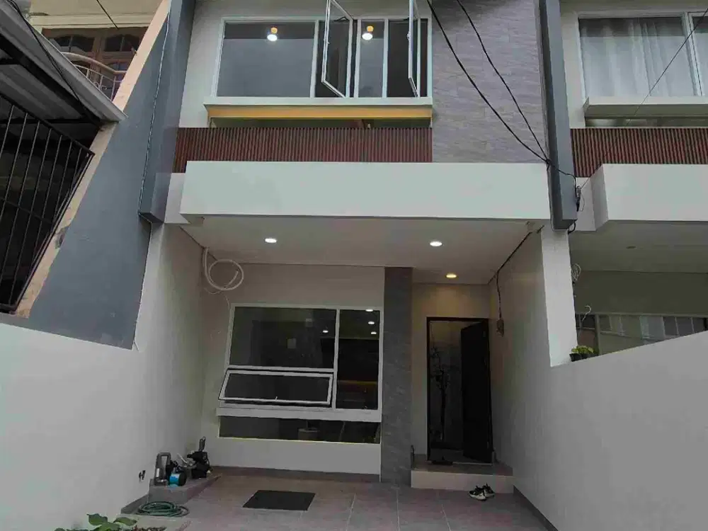 Rumah Modern Minimalis di Duri Kepa 3 Lantai Jakarta Barat