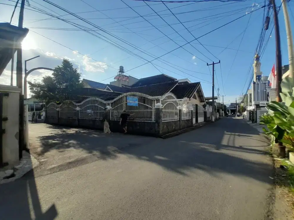 Rumah Kokoh Siap Huni di Kawasan Favorit Komplek Antapani, Bandung.