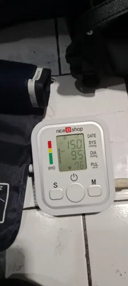 Alat tensi meter digital