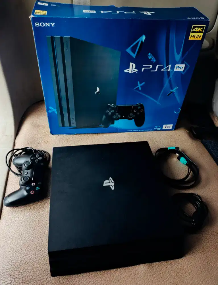 PlayStation 4 Pro 4k Edition (Bukan Ps4 biasa) Kondisi bagus istimewa