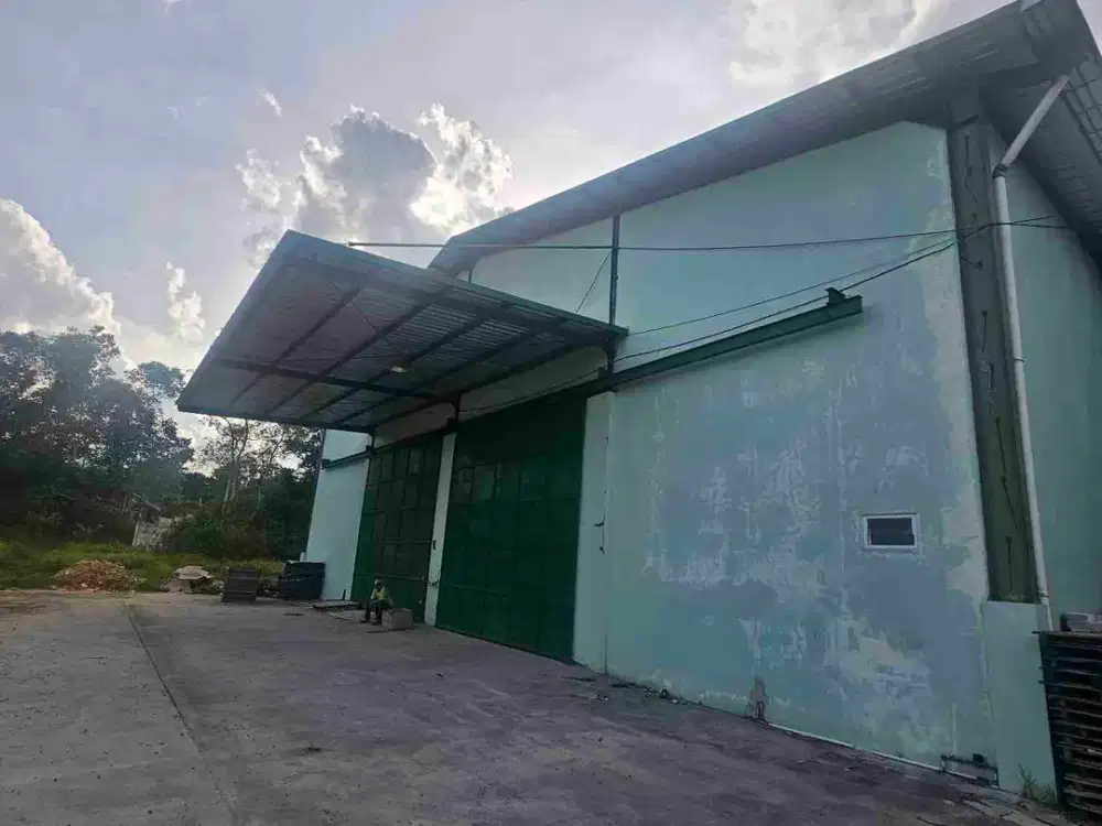 Gudang Besar Strategis Kariangau Dekat Kota dan Akses ke Pelabuhan