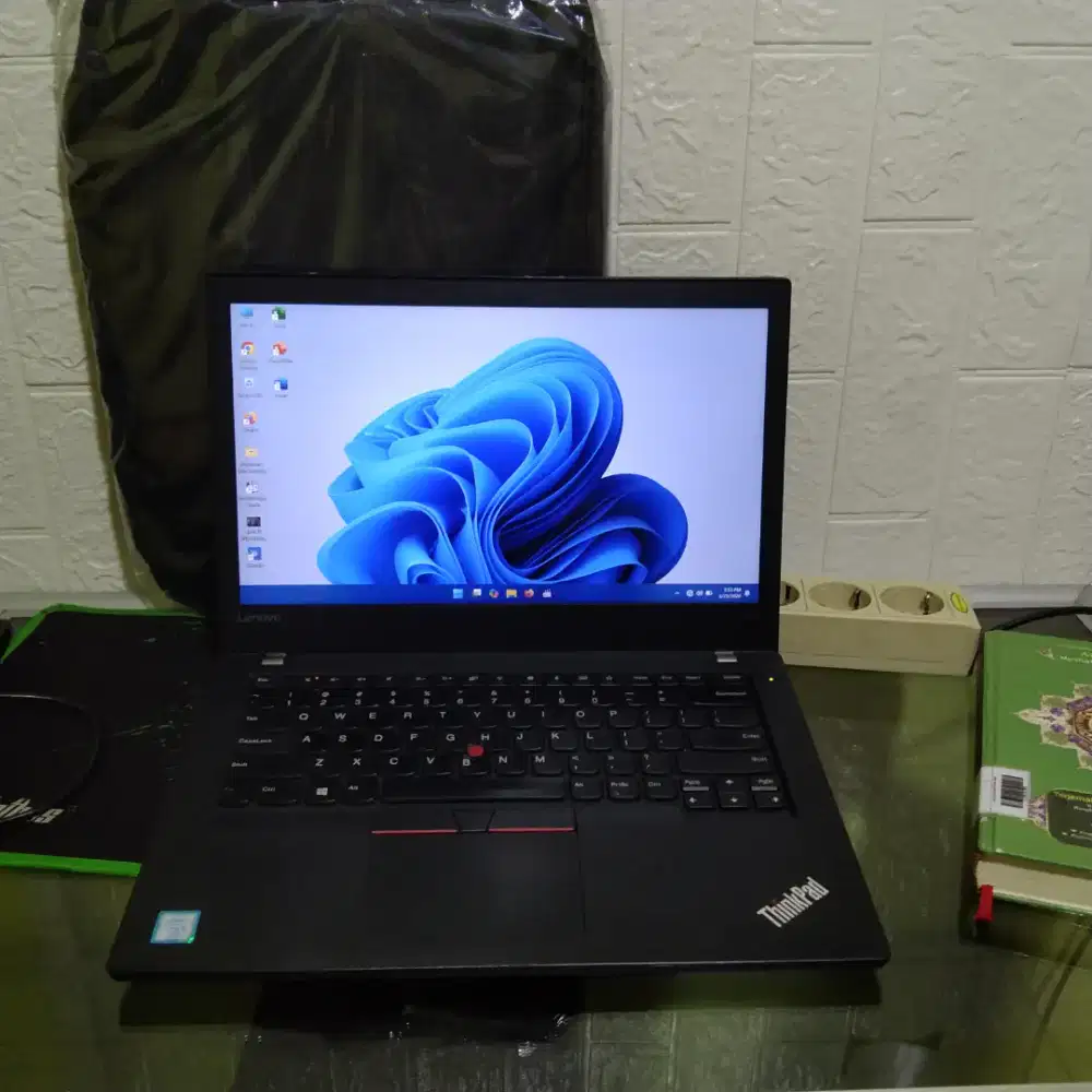 Lenovo thinkpad t470 core i5 ram 8gb sdd 256gb layar fhd normal