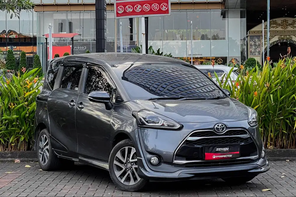 Toyota Sienta 1.5Q 1.5 Q AT Matic 2016 Abu Abu Metalik.