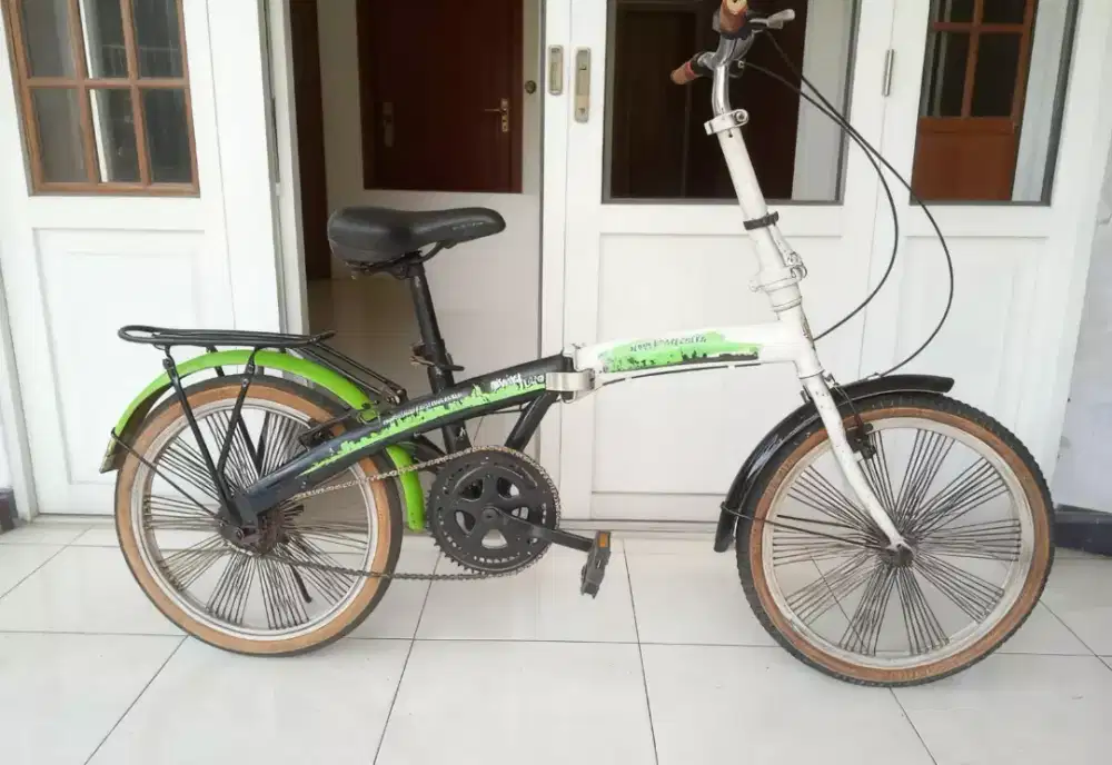 Sepeda lipat bekas