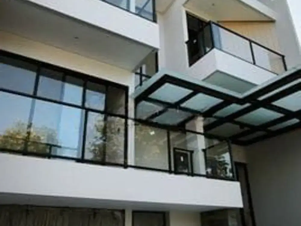 Rumah Pakuwon City Baru Split Level Palm Beach Dkt Grand Island