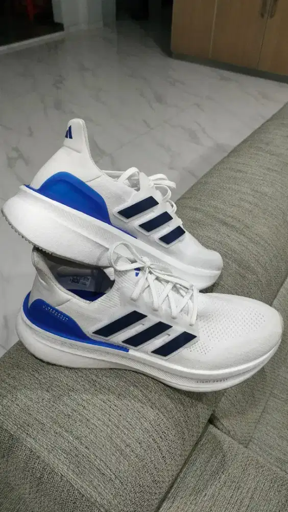 SEPATU ADIDAS ULTRABOOST LIGHT NEW UKURAN 44