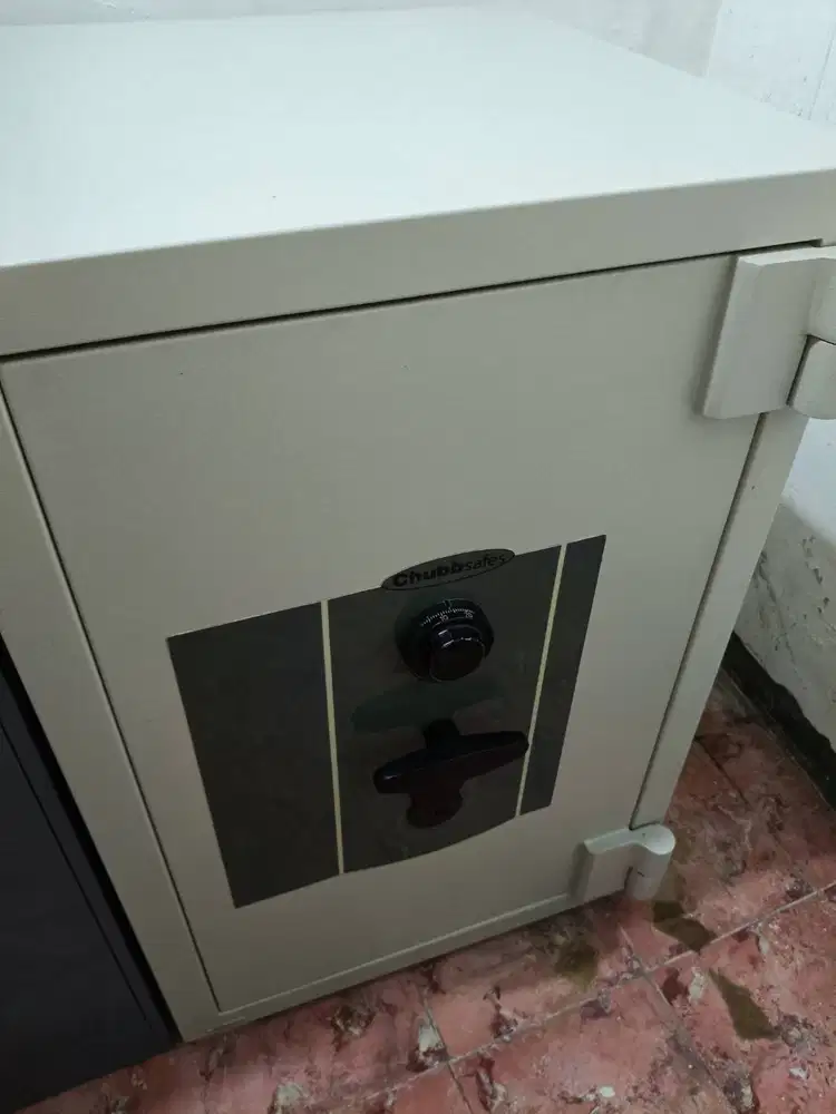 Kasteel perlindungan ganda terhadap bongkar dan api