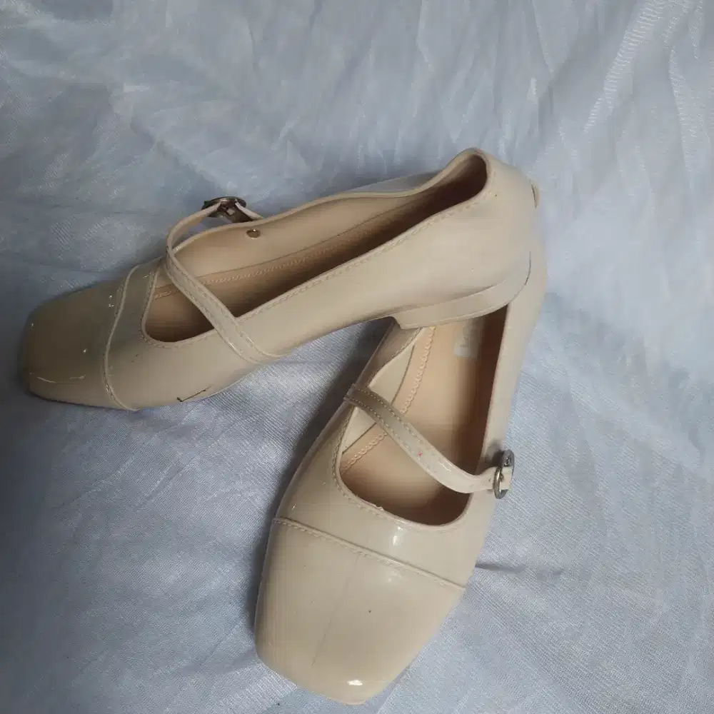 Sepatu flat Modis Buat sehari hari