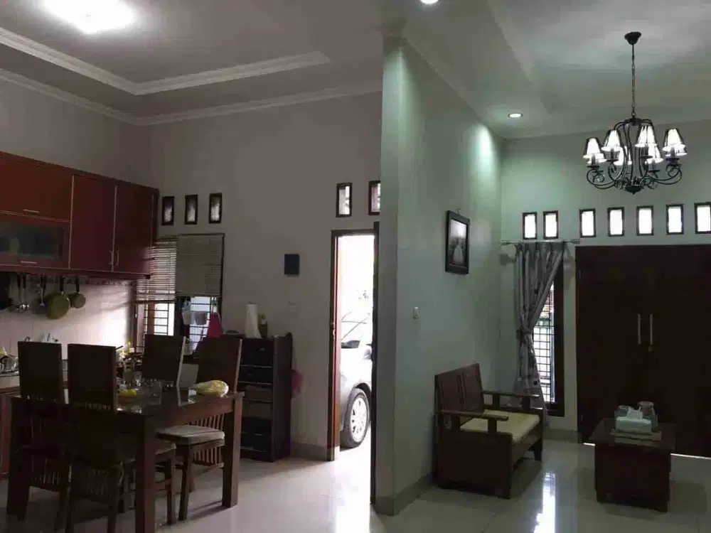 Dijual Rumah dibawah harga pasar di Jatiwaringin