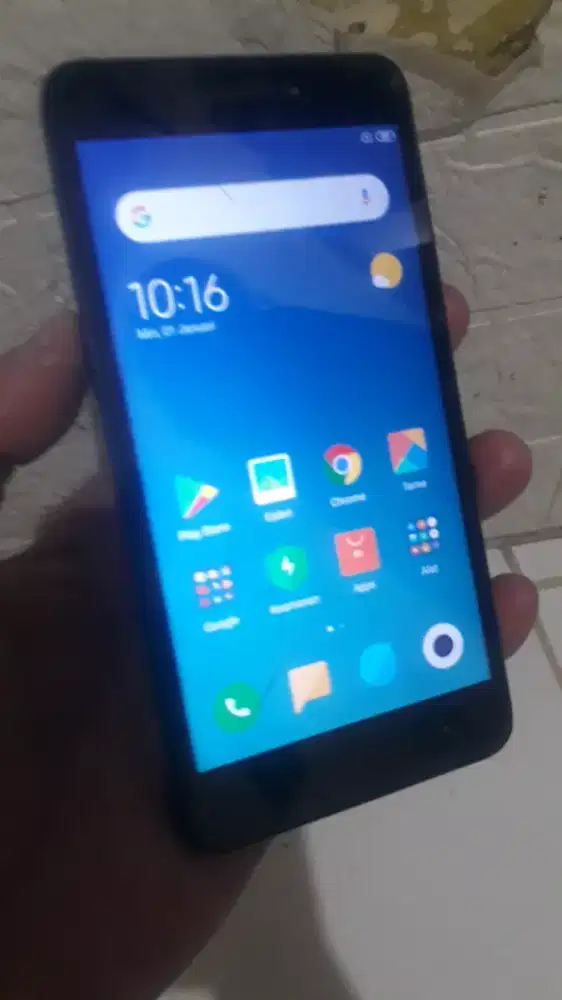 Xiomi redmi 4a ram 2/16gb minus retak helai tp normal 100%