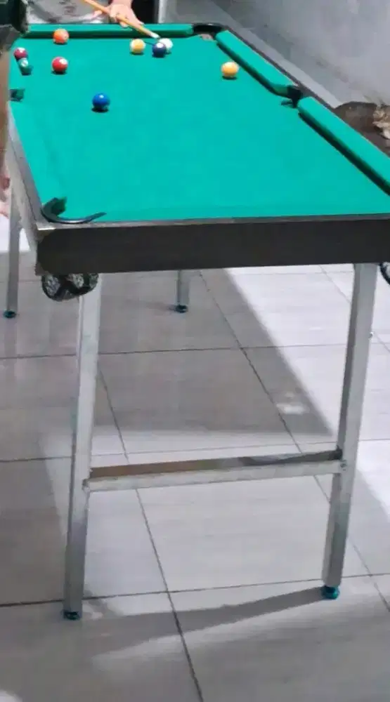 Meja billiard mini