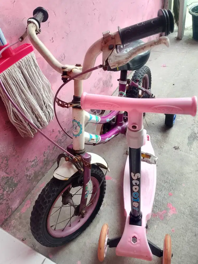 Sepeda roda 4 dan scooter