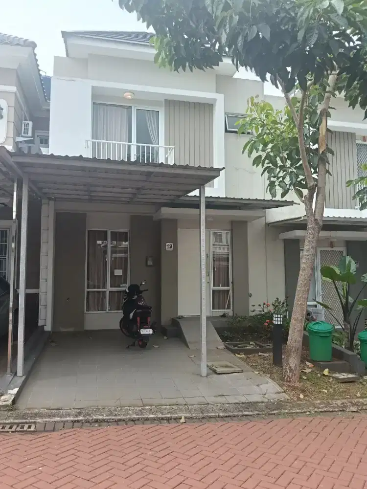 Disewakan rumah 2 lantai dekat pusat kota