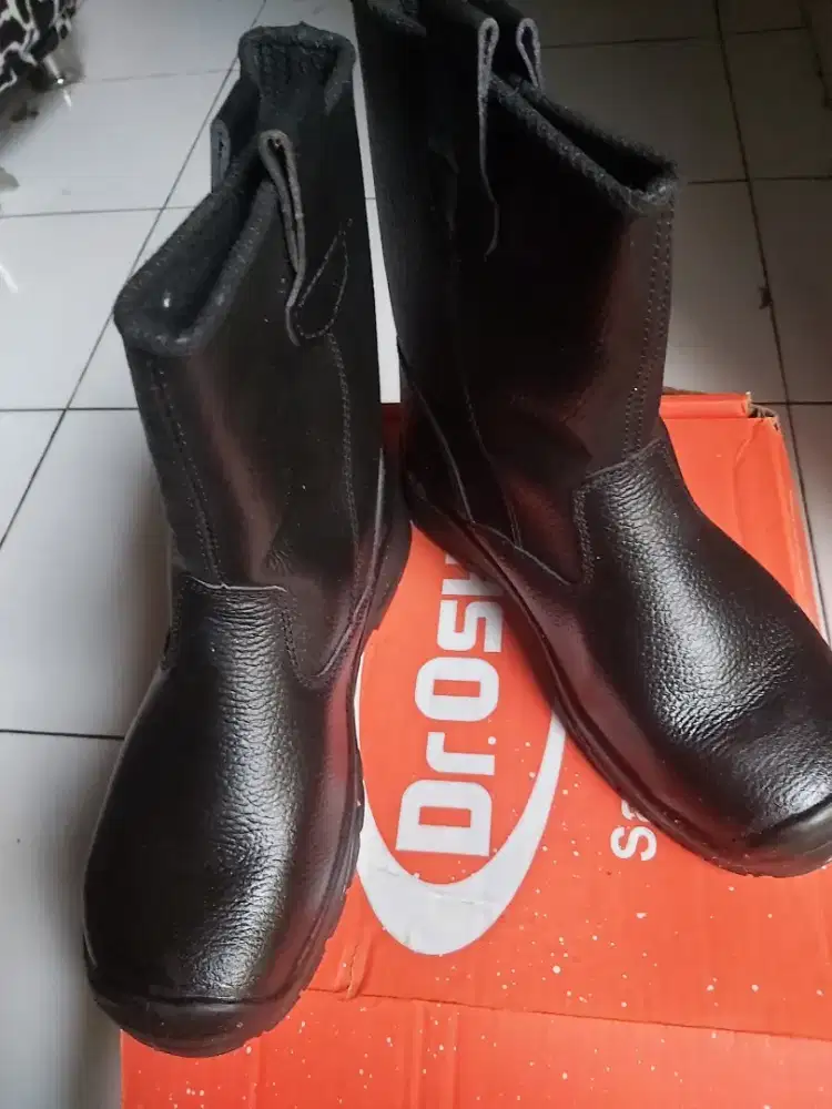 Dr OSHA Safety Shoes Original Kulit,size 42 fit 43 Baru.