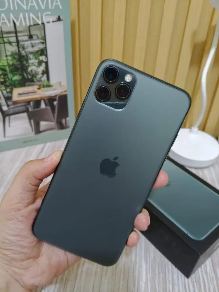 Iphone 11 Pro Max 512GB Midnight green.