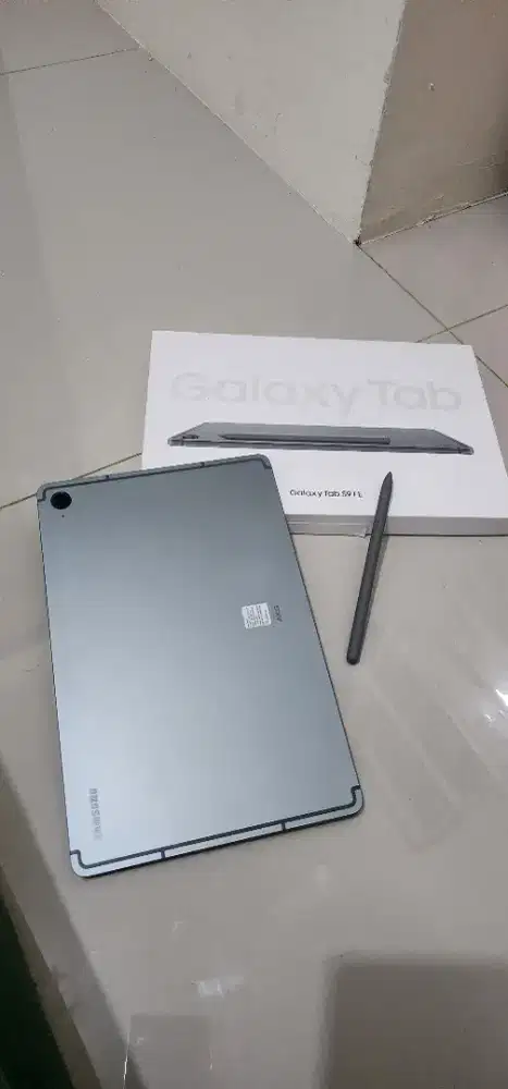 Samsung Galaxy Tab S9 FE (like new)
