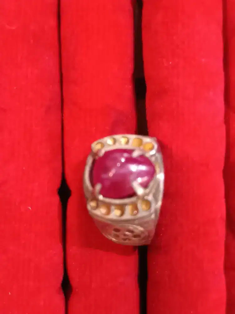 Batu Merah Tampilan Merona