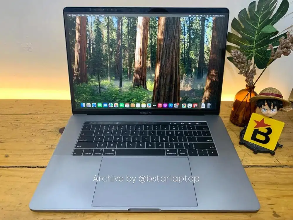 Macbook Pro Retina 15 inch 2019 TouchBar Core i9 RAM 16 Dual VGA