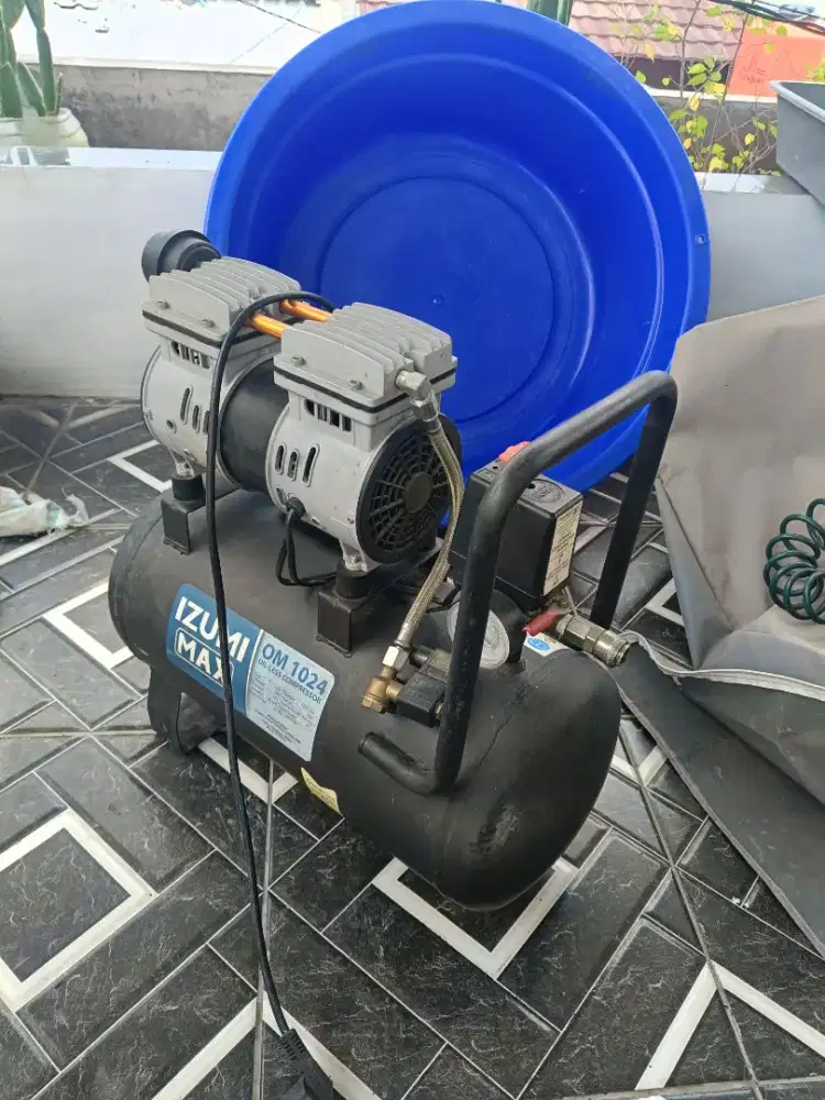 Compresor Angin Oil less Izumi Max OM1024