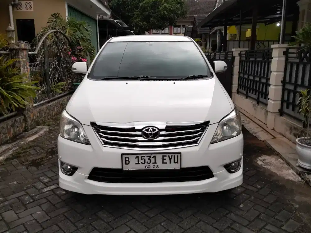 Innova V Luxury 2.0 bensin AT 2013 bagus