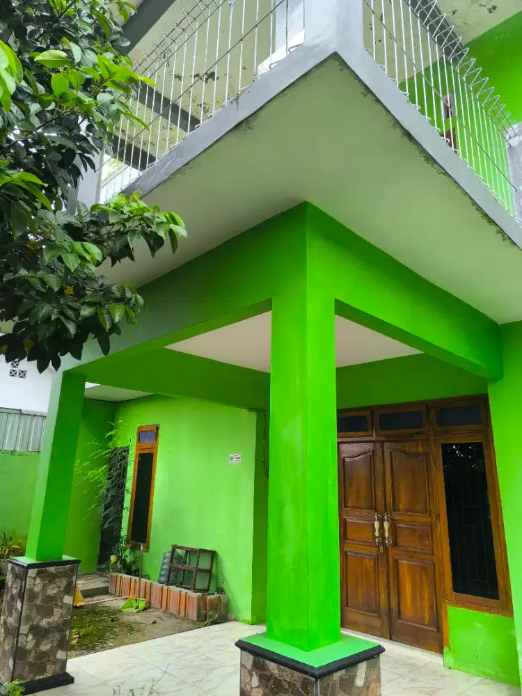 Disewakan rumah bisa dijadikan kantor maupun gudang