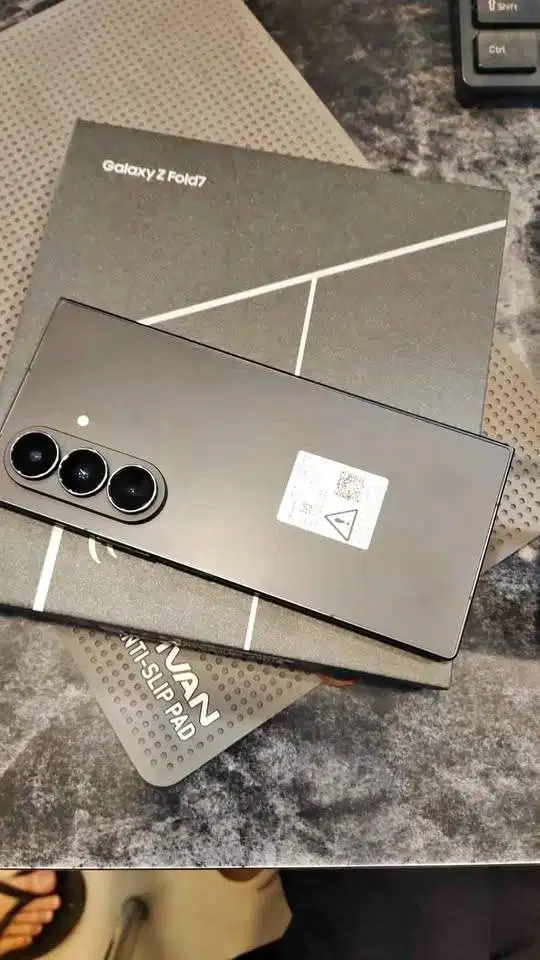 Samsung Z Fold 7 12/1TB SEIN Fullset