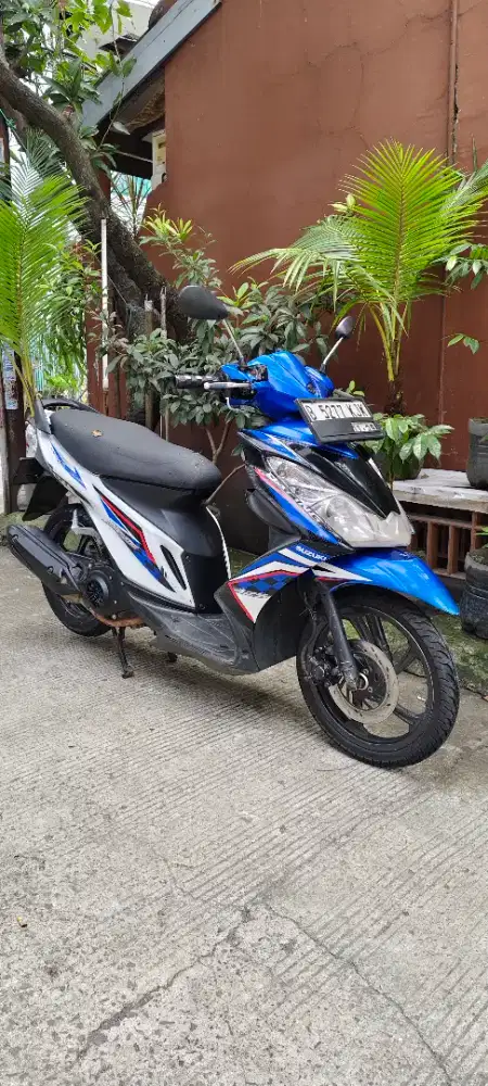 suzuki skydrive 125 biru putih