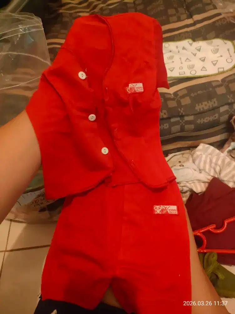 Setelan newborn merah