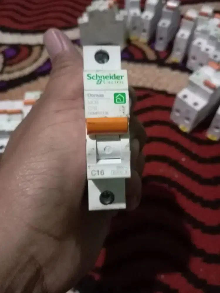 MCB  Schneider 16 A bekas tp kondisi masih bagus