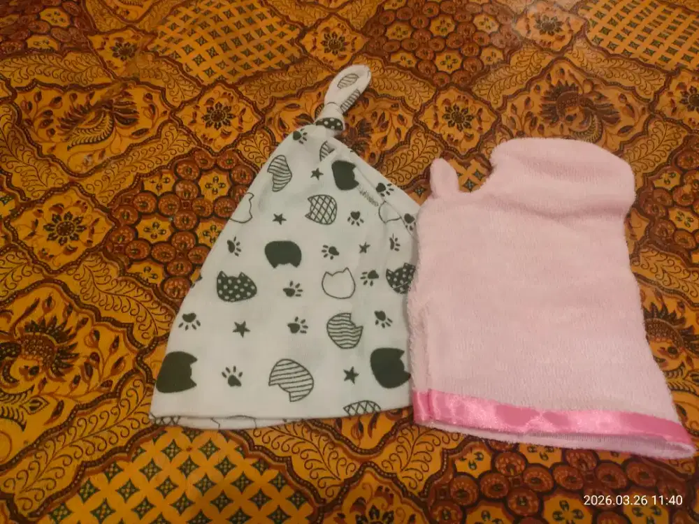 Topi dan sarung tangan