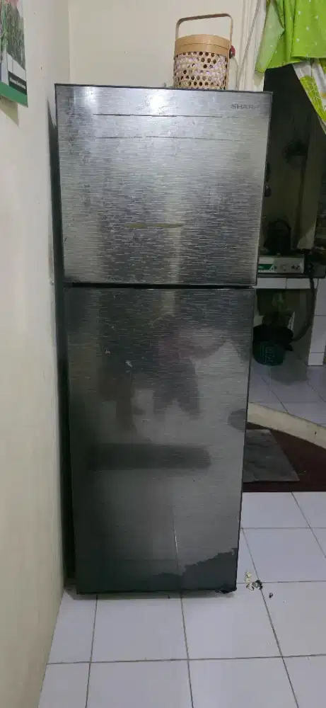 Kulkas sharp 2 pintu