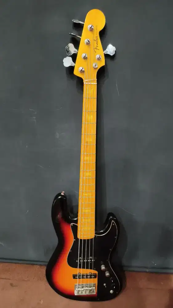 Bass Fender Replica
