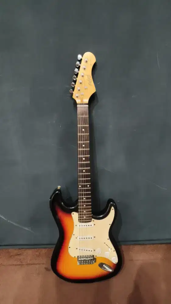 Gitar Falcon Replica