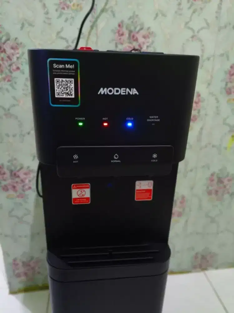 Dispenser air galon bawah merk Modena