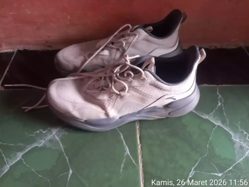 Sepatu merek anta size 41