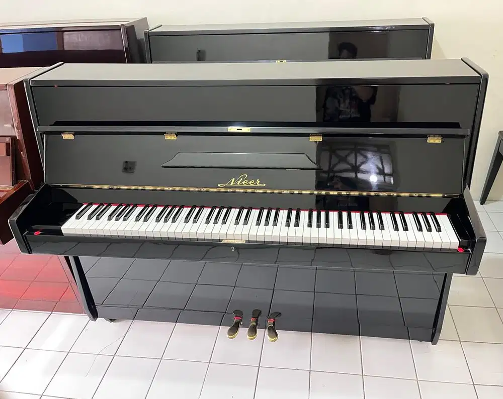 Piano NIEER Hitam