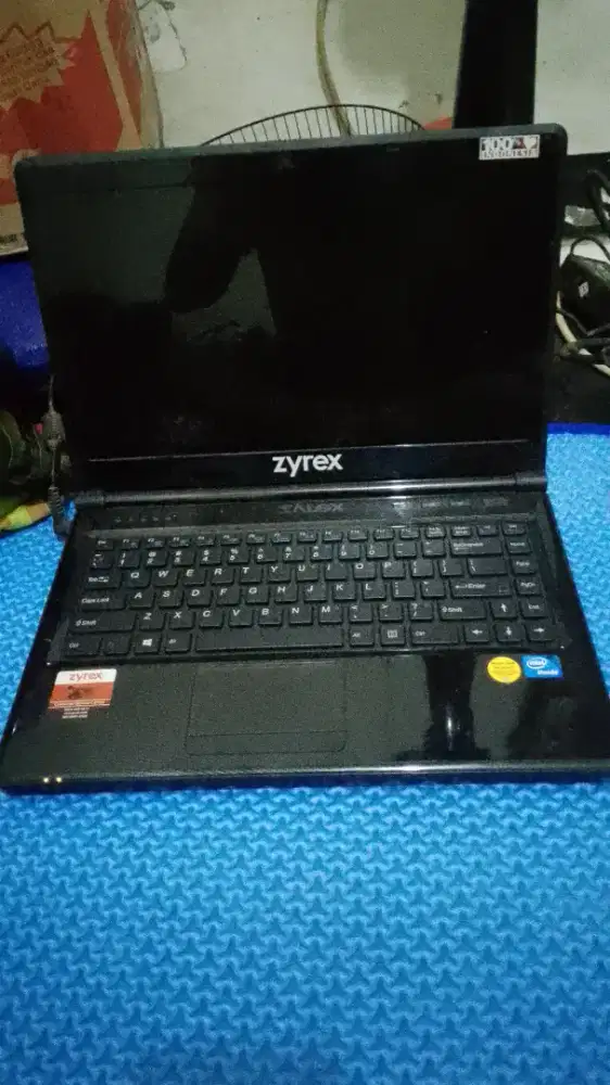 Laptop zyrex  no minus tinggal pake