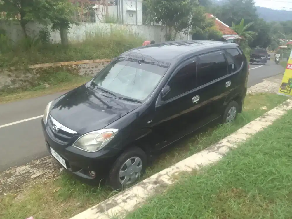 Toyota avansa type E tahun 2009