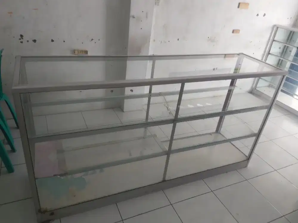 Etalase ukuran 190 cm X 110 cm